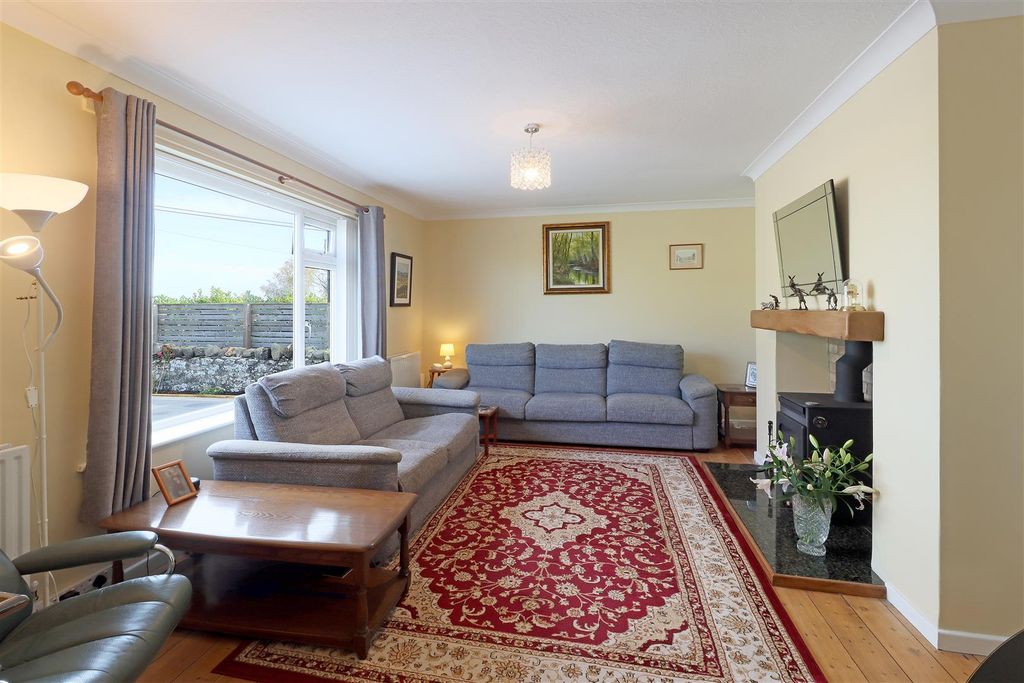 Property photo 2 of 11 Living Room
