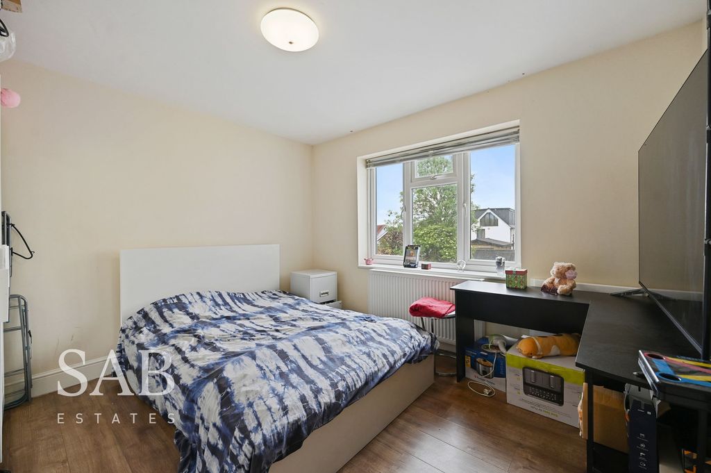 Additional image 6 of 3 bed flat for saleEastmead Avenue, Greenford UB6