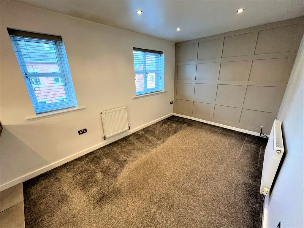 Property photo 3 of 10 Living Area