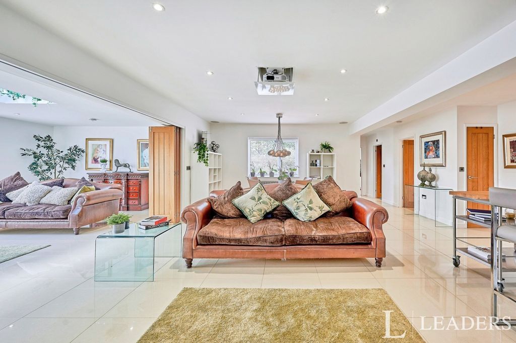 Property photo 2 of 34 Pbox-Img.Jpg