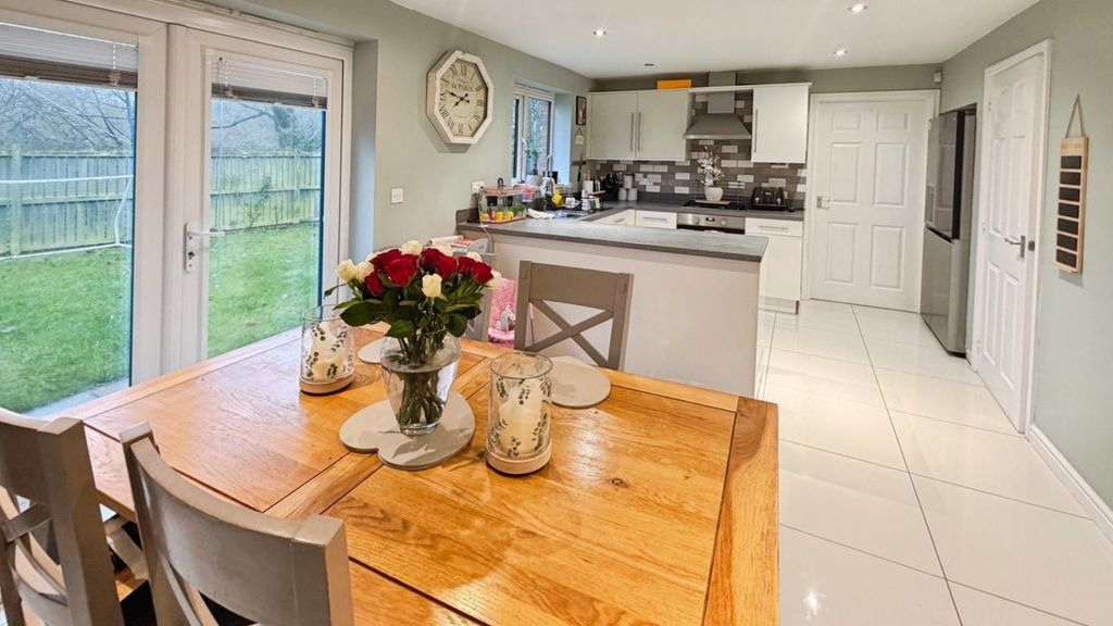 Property photo 3 of 12 Diner