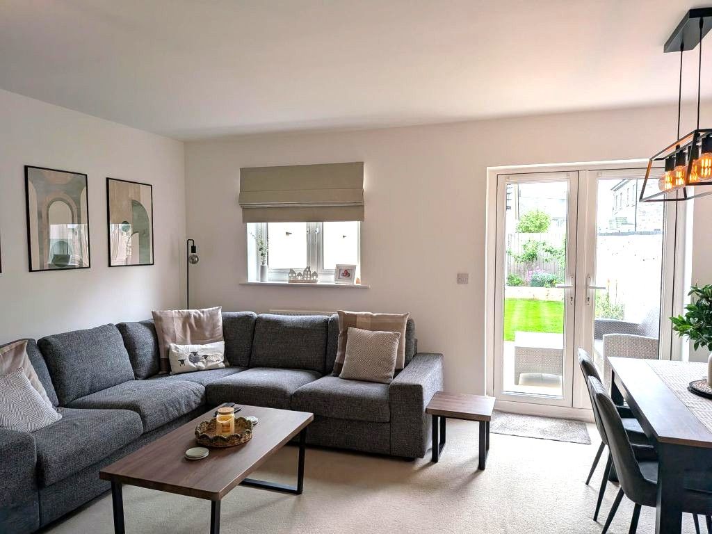 Property photo 3 of 11 Lounge