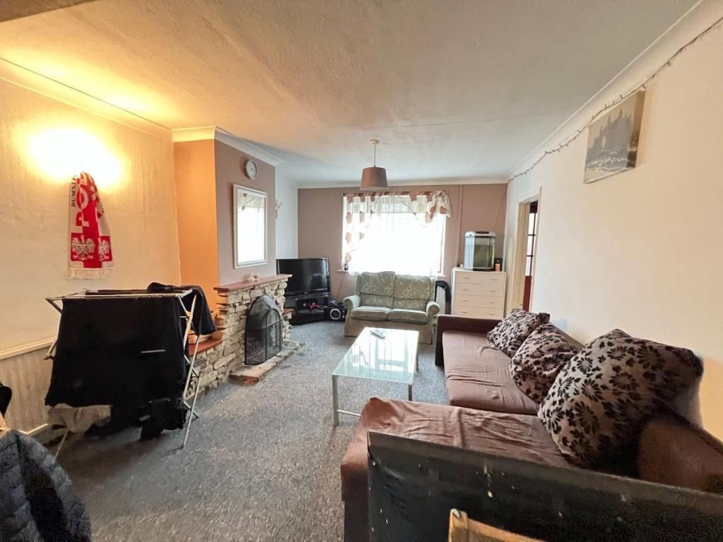 Property photo 3 of 12 58408_250_Img_02_0000.Jpeg