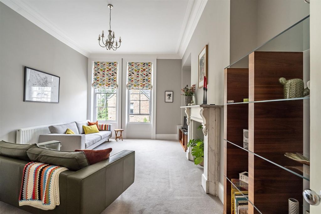 Property photo 3 of 21 Living Room