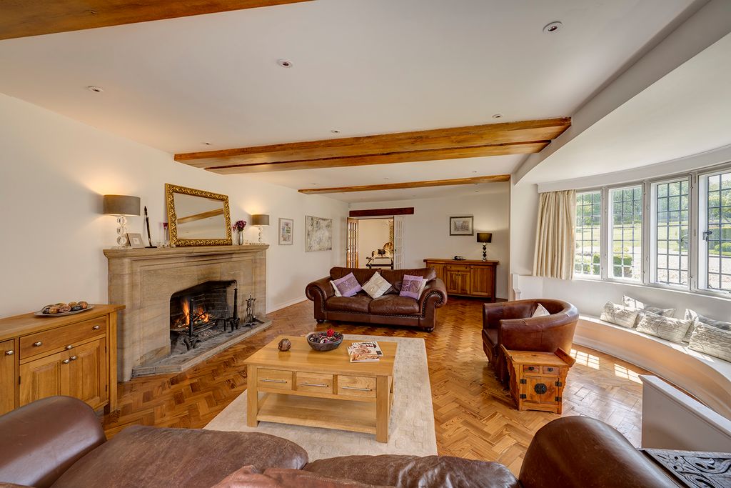 Property photo 2 of 11