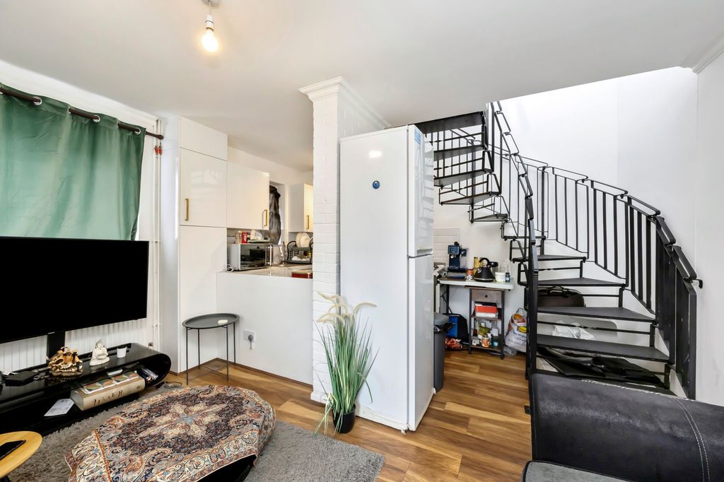 Property photo 3 of 18