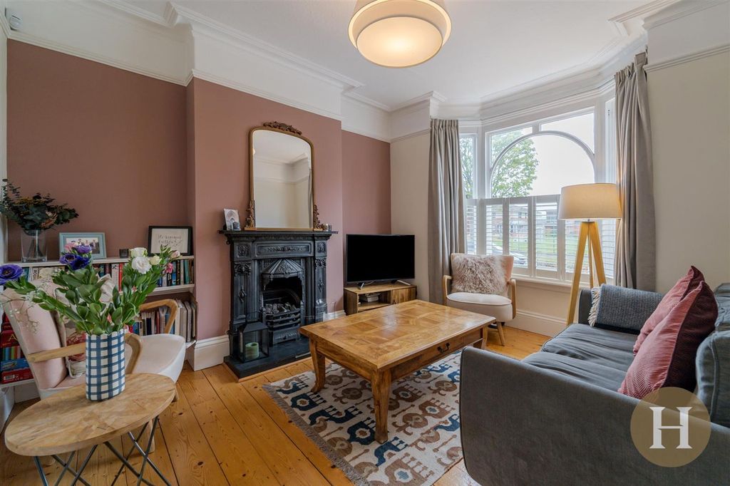 Property photo 2 of 41