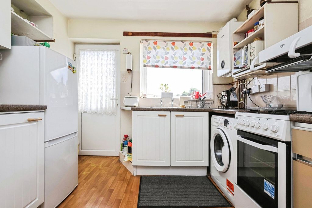 Property photo 3 of 16 Kitchen