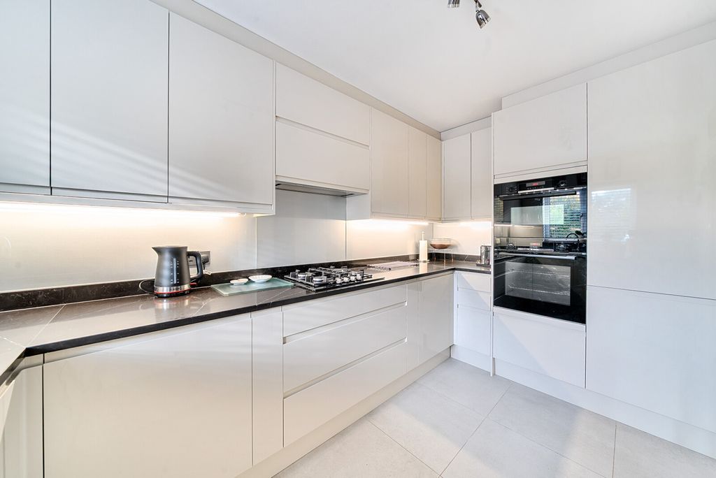 Property photo 3 of 19 Picture 3