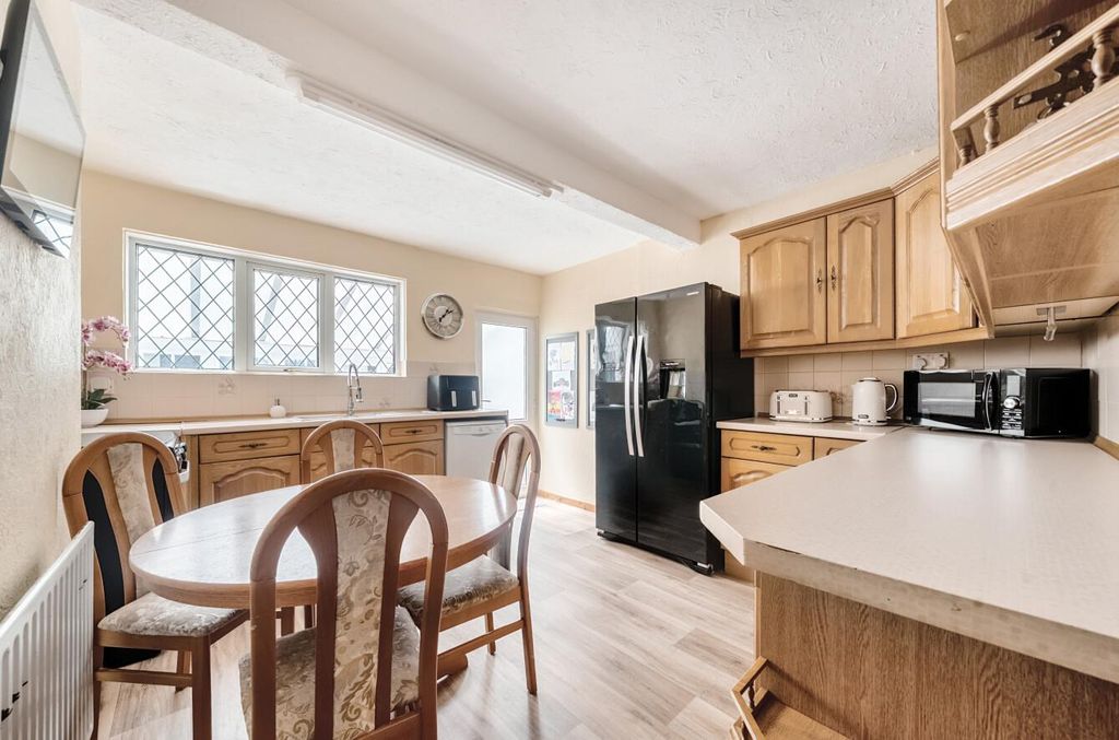 Property photo 3 of 15 1321389-14-686d102F909A7-16.Jpg