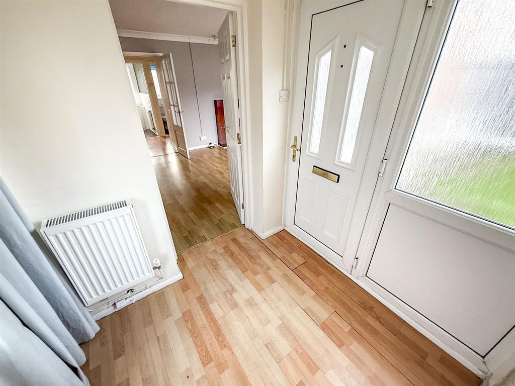 Property photo 2 of 12 Entrance Hall