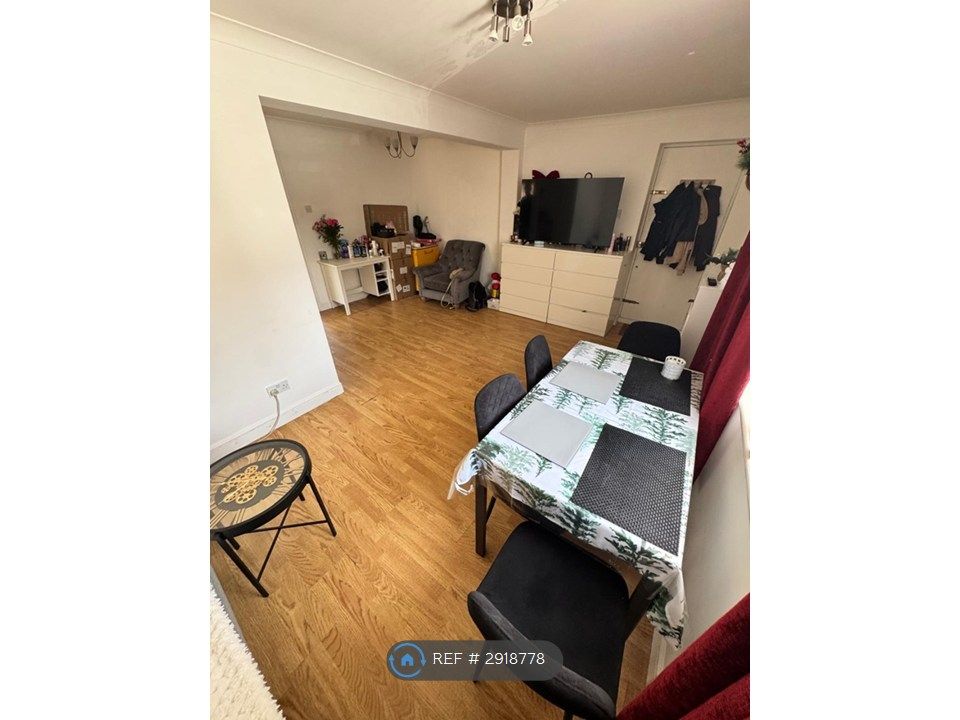 Property photo 3 of 7 Living/Dining Room