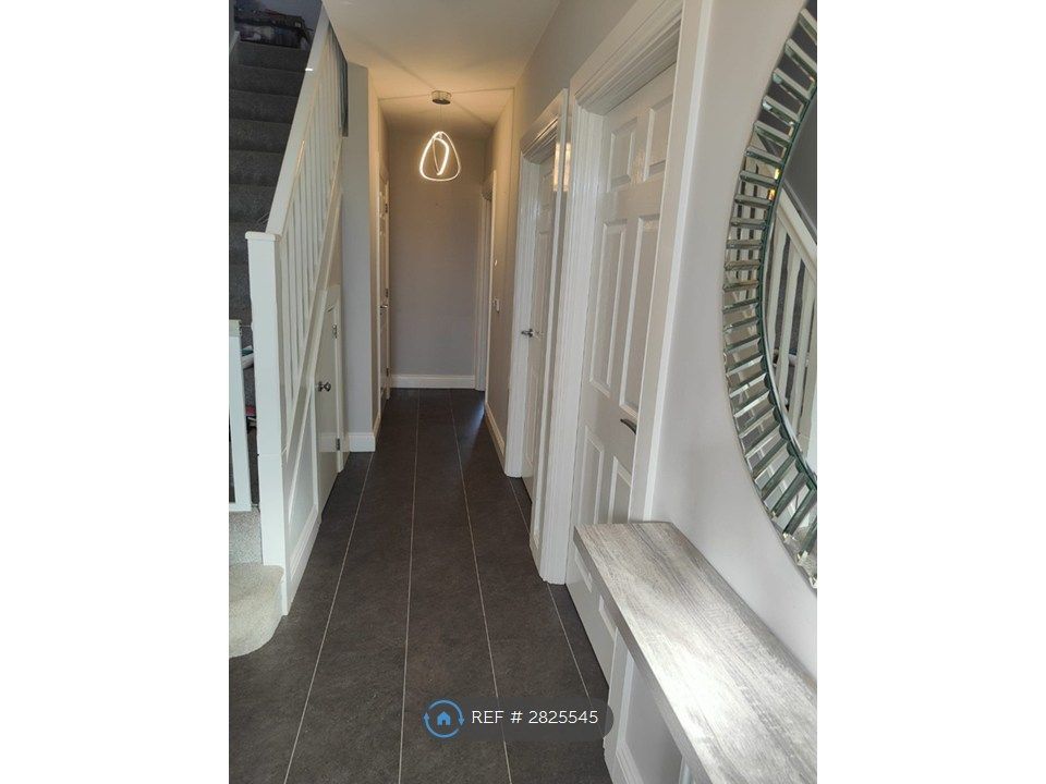 Property photo 3 of 31 Hallway