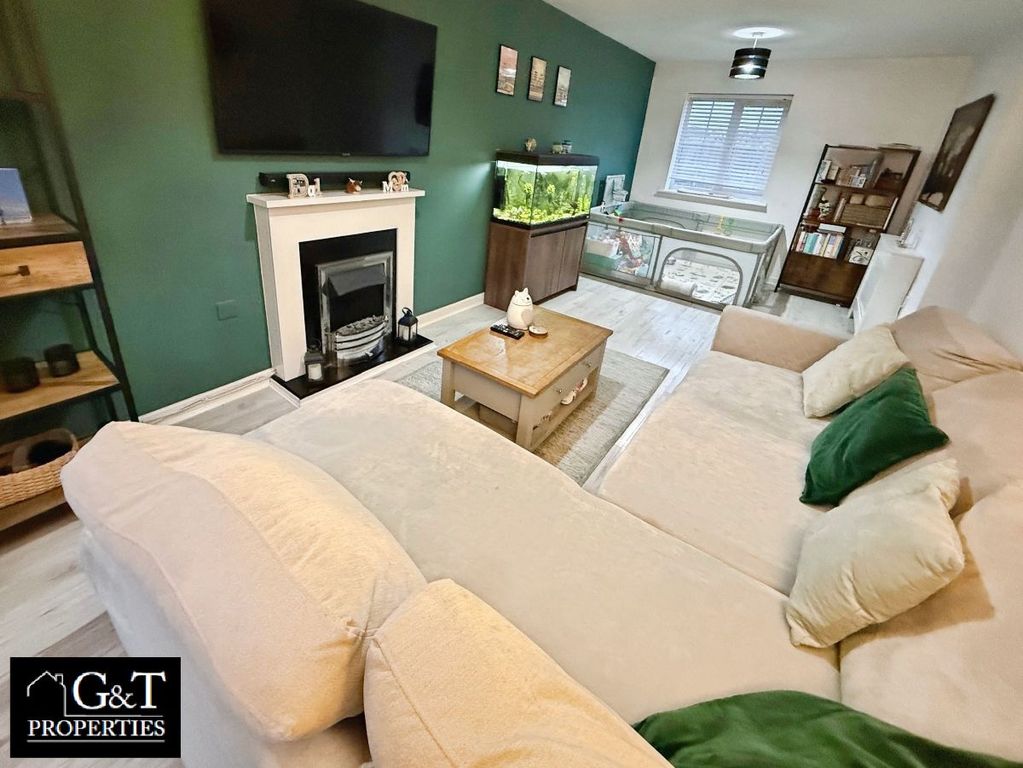 Property photo 3 of 14 Lounge Area