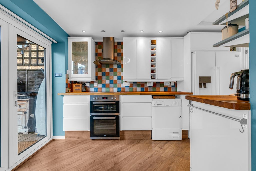 Property photo 3 of 21 Kitchen