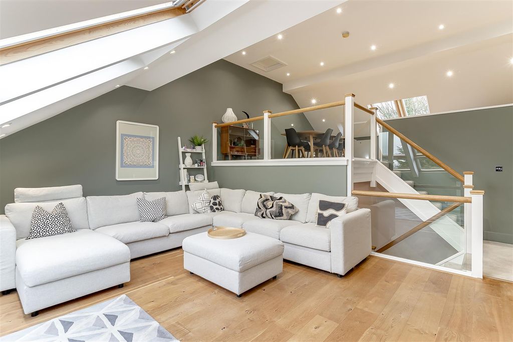 Property photo 2 of 29 Lounge - C.Jpg