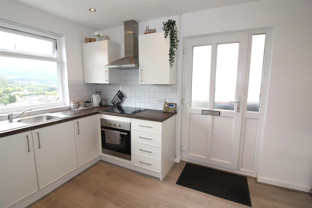 Property photo 2 of 35 Kitchen/Breakfast Room