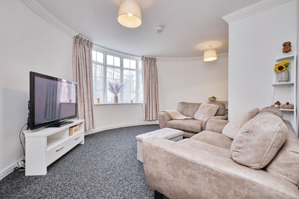 Property photo 2 of 17 Photography