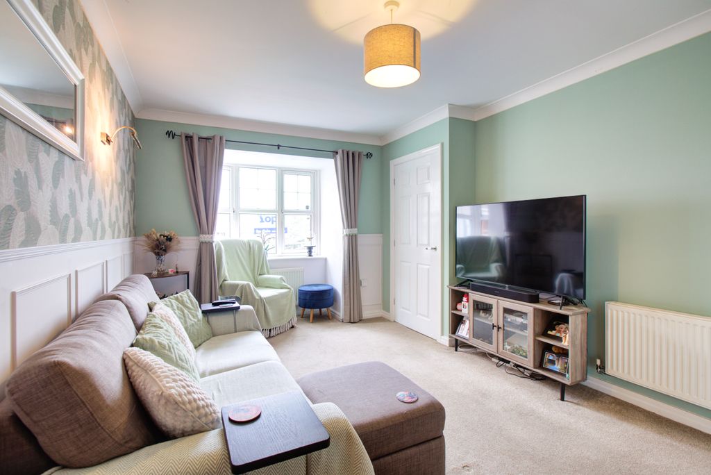 Property photo 2 of 18 21 The Fieldings-5