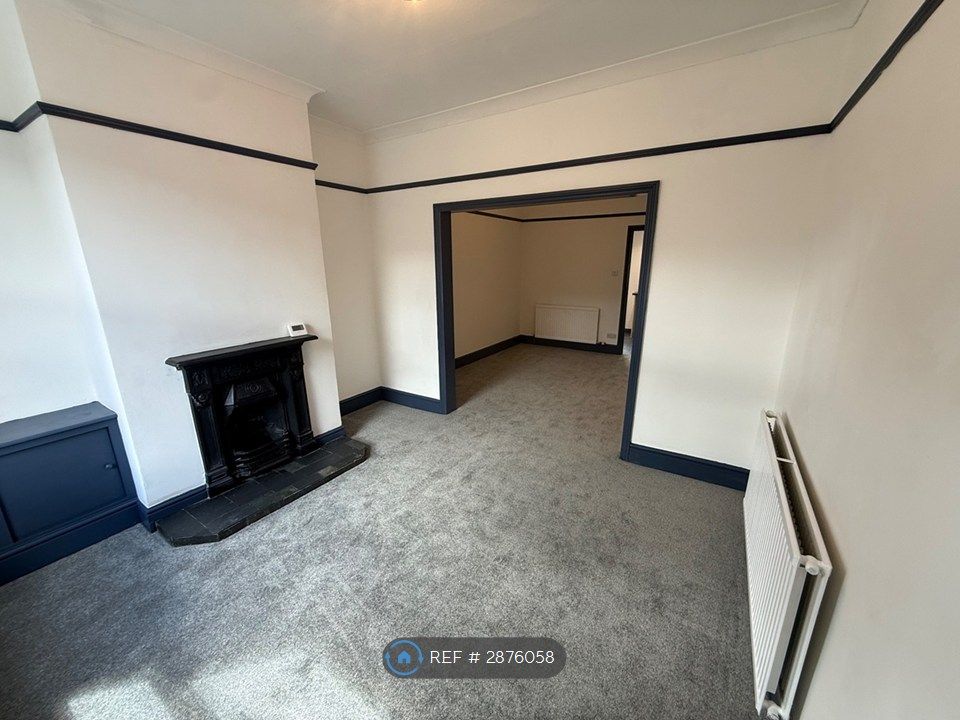 Property photo 1 of 16 Living Room