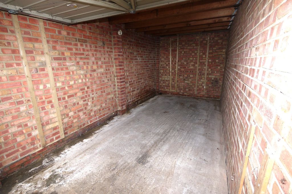 Property photo 2 of 4 4581621