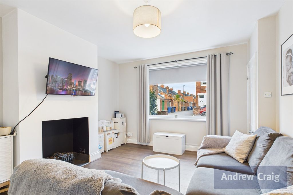 Property photo 2 of 15 Lounge