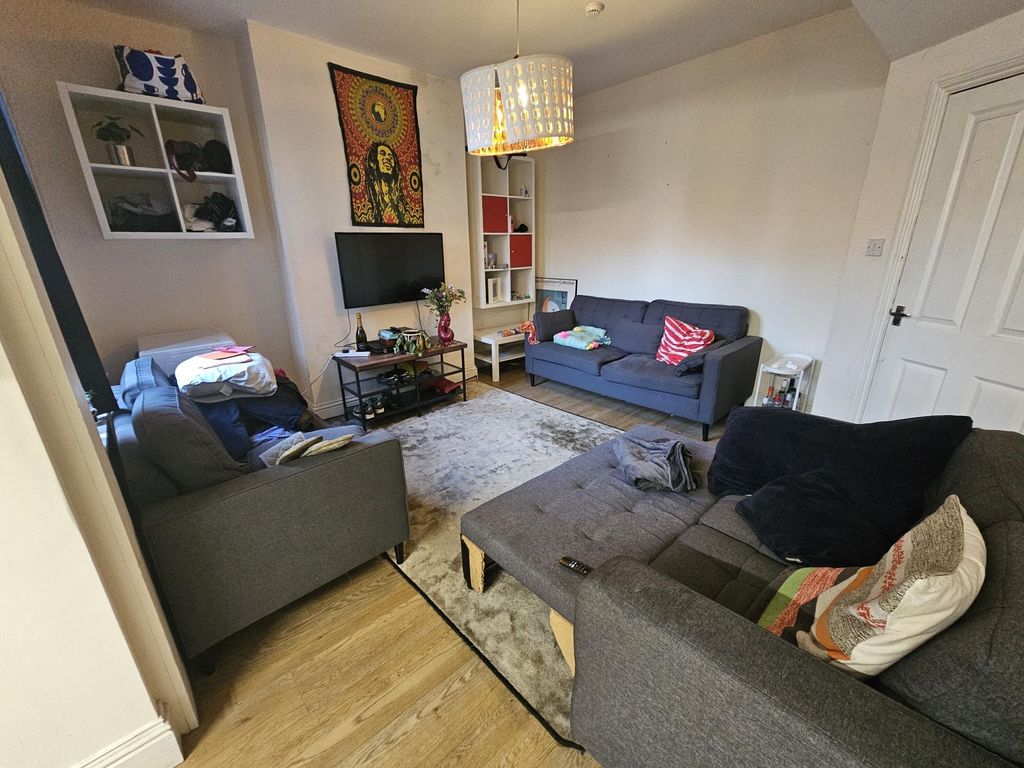 Property photo 1 of 10 Bright, Well-Furnished Living Room With Multiple S...