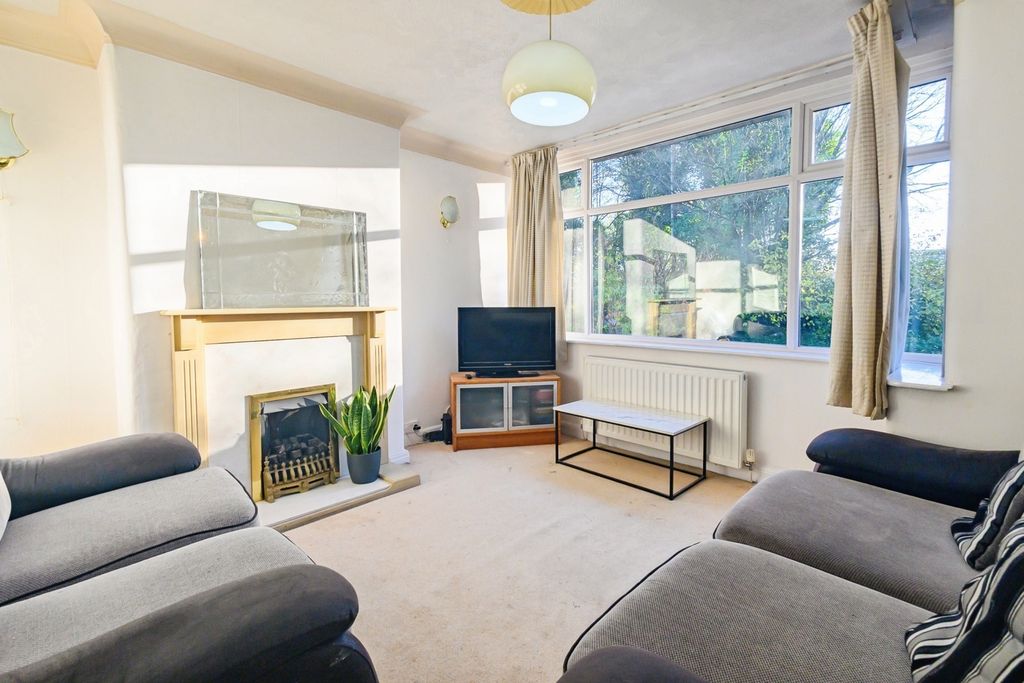 Property photo 2 of 21 Lounge