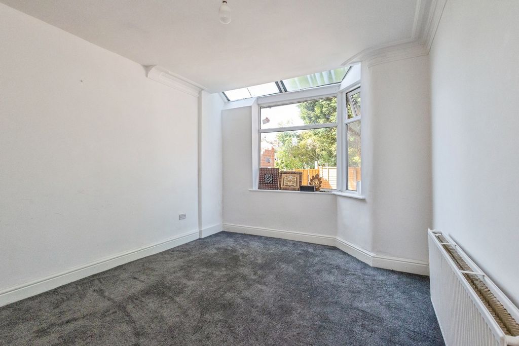 Property photo 3 of 17 Pbox-Img.Jpg
