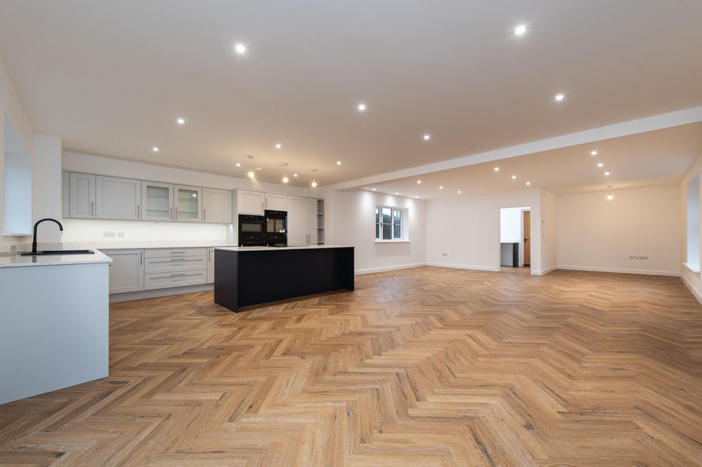 Property photo 2 of 27 Image