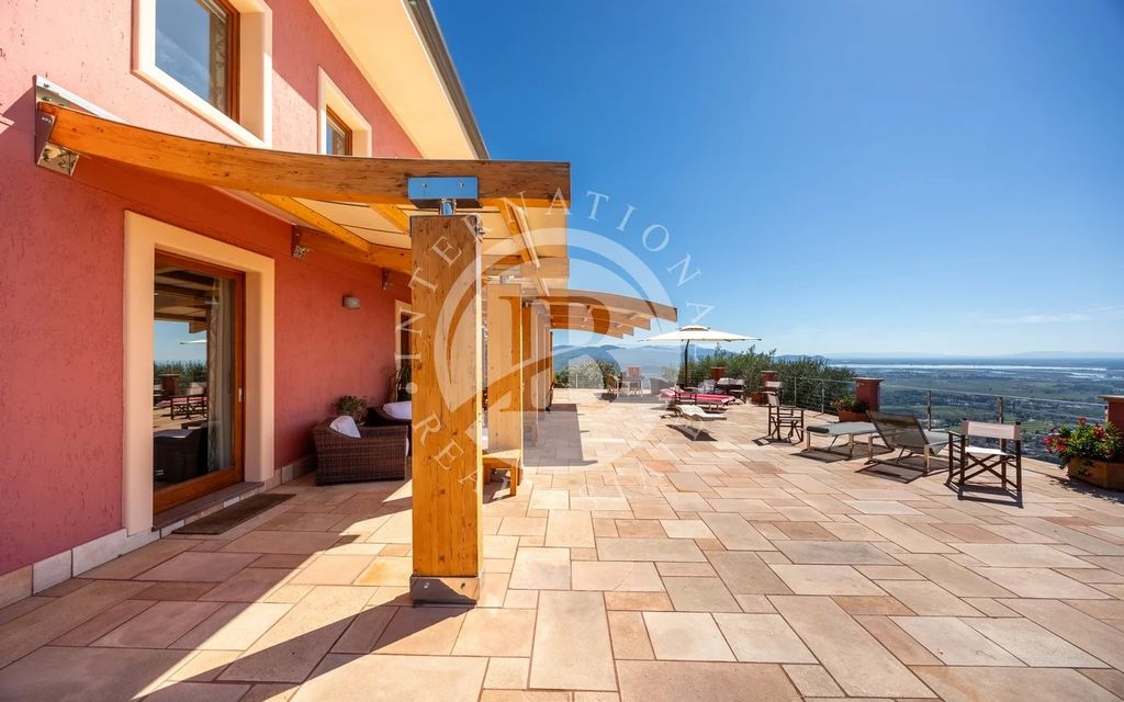 Property photo 1 of 33
