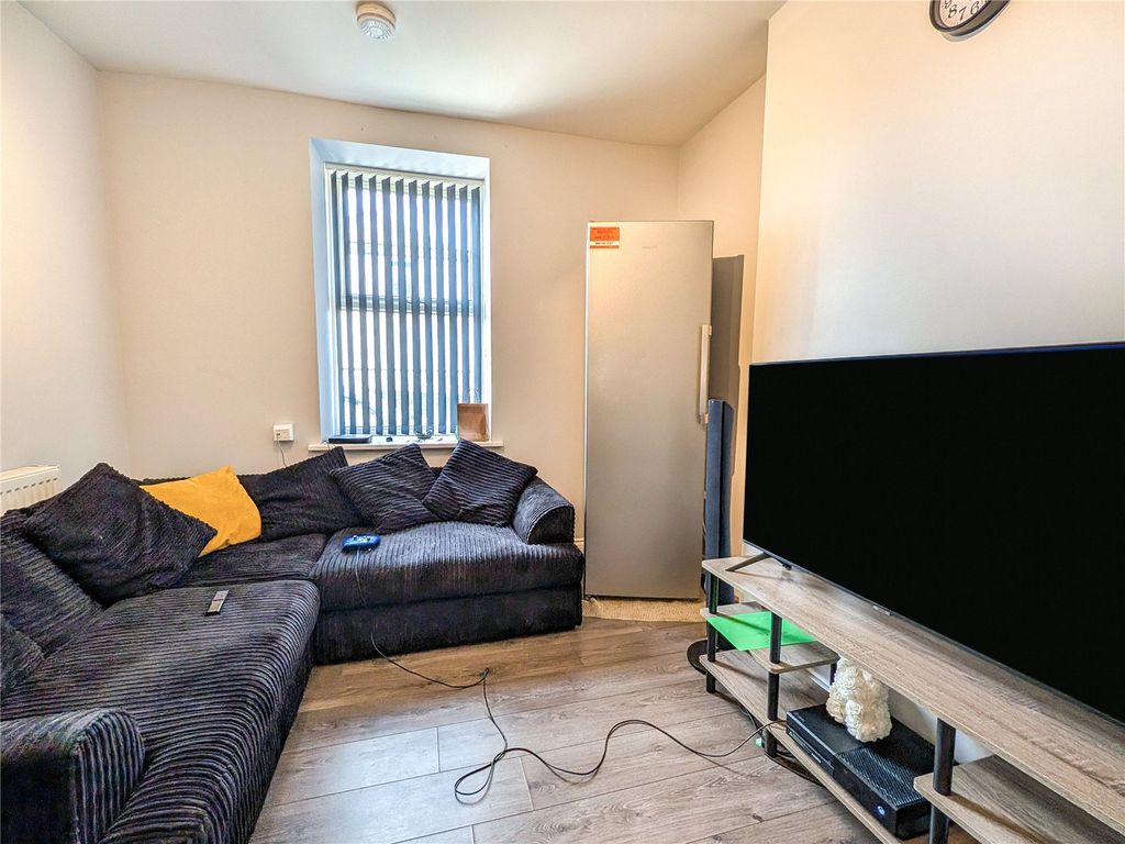 Property photo 3 of 8 Picture No. 13