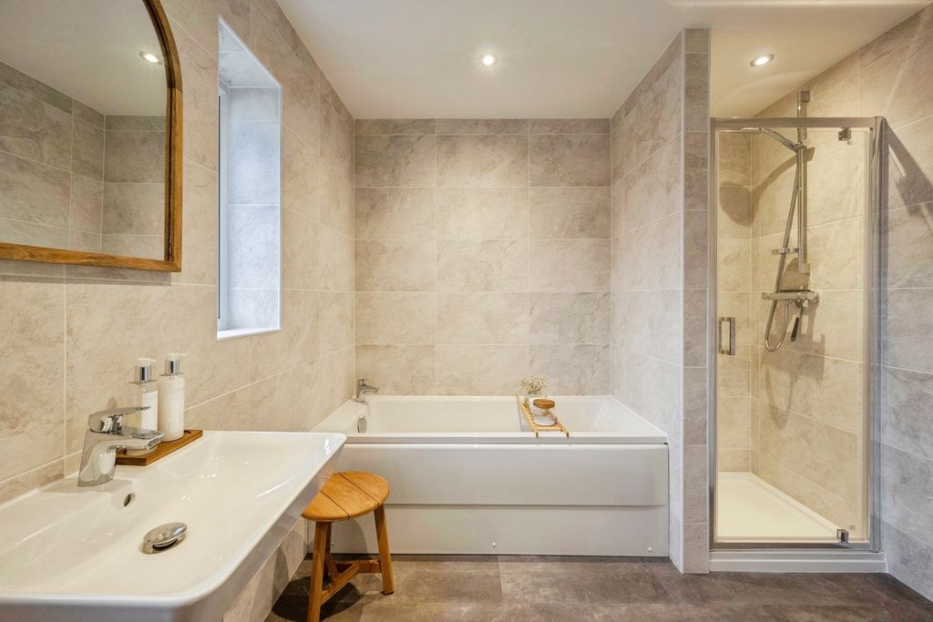 Property photo 3 of 21 Bathroom