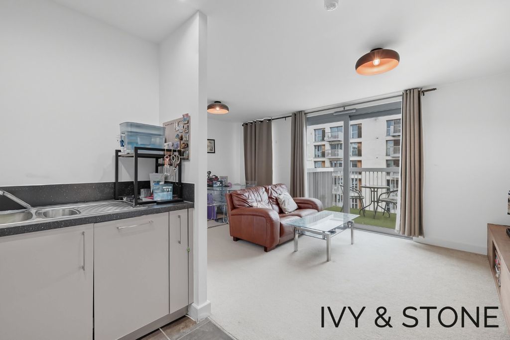 Property photo 2 of 19 4394073