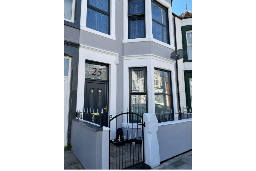 Property photo 1 of 10 Front