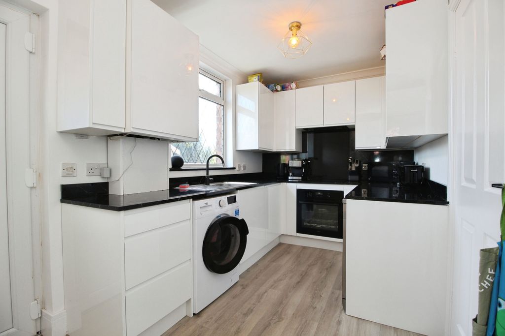 Property photo 2 of 15 Kitchen/Dining Room