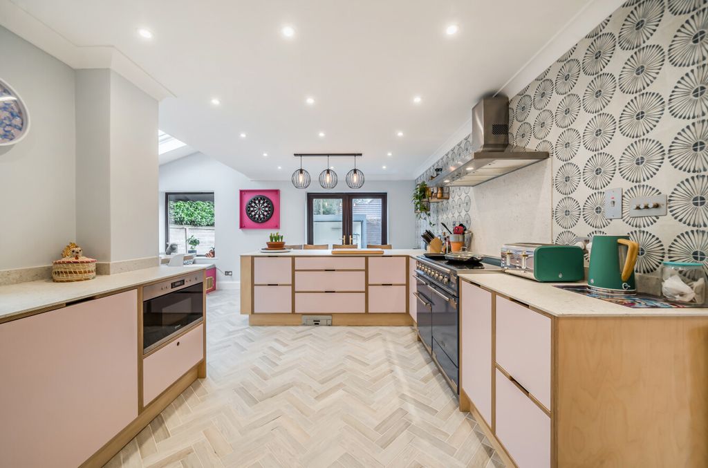 Property photo 1 of 23 1387259-9-693867d...