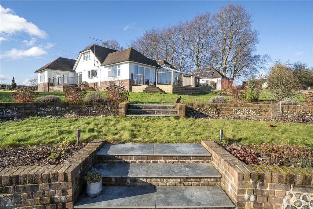 Property photo 2 of 16 House