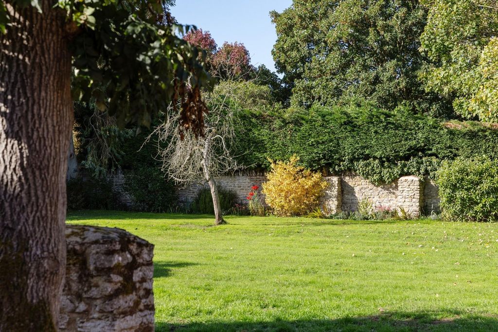 Property photo 3 of 28 Atmospheric Walled Gardens.Jpg