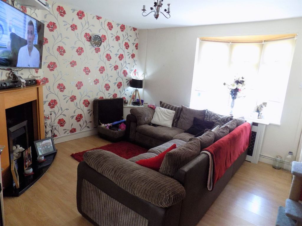Property photo 3 of 11