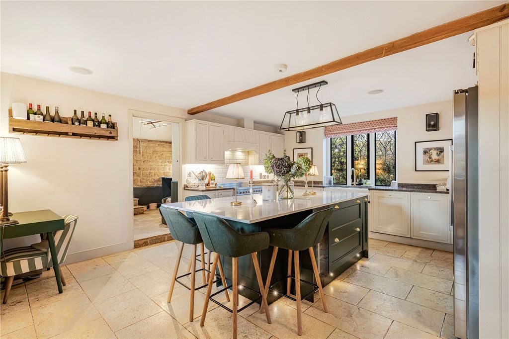 Property photo 3 of 15 Kitchen