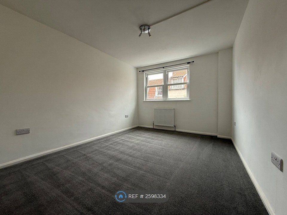 Property photo 2 of 8 Bedroom