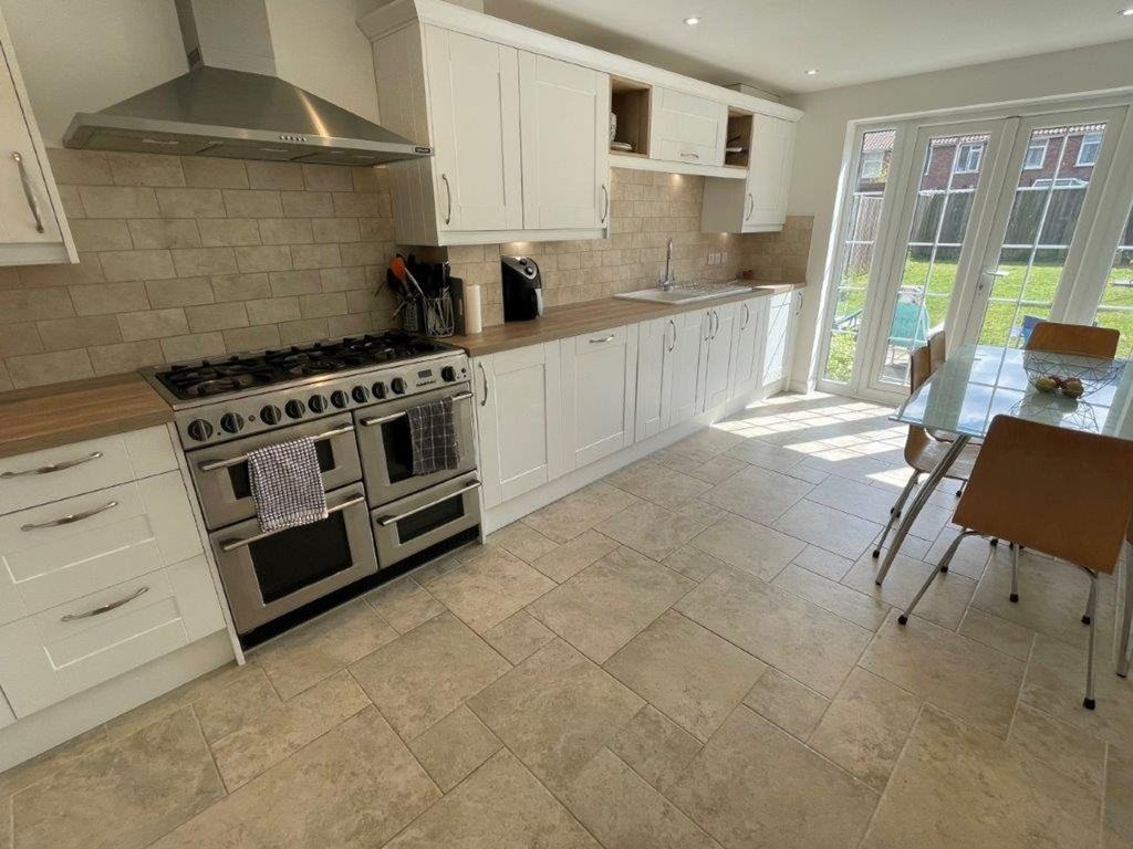 Property photo 2 of 21