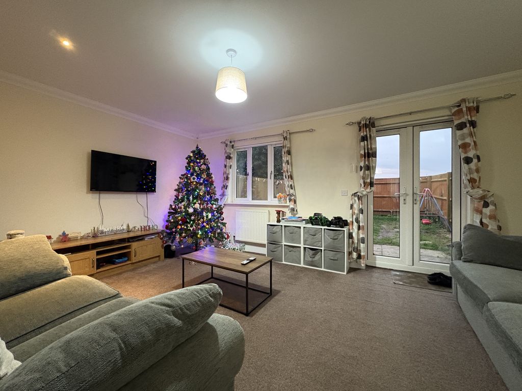 Property photo 3 of 11 Living Room