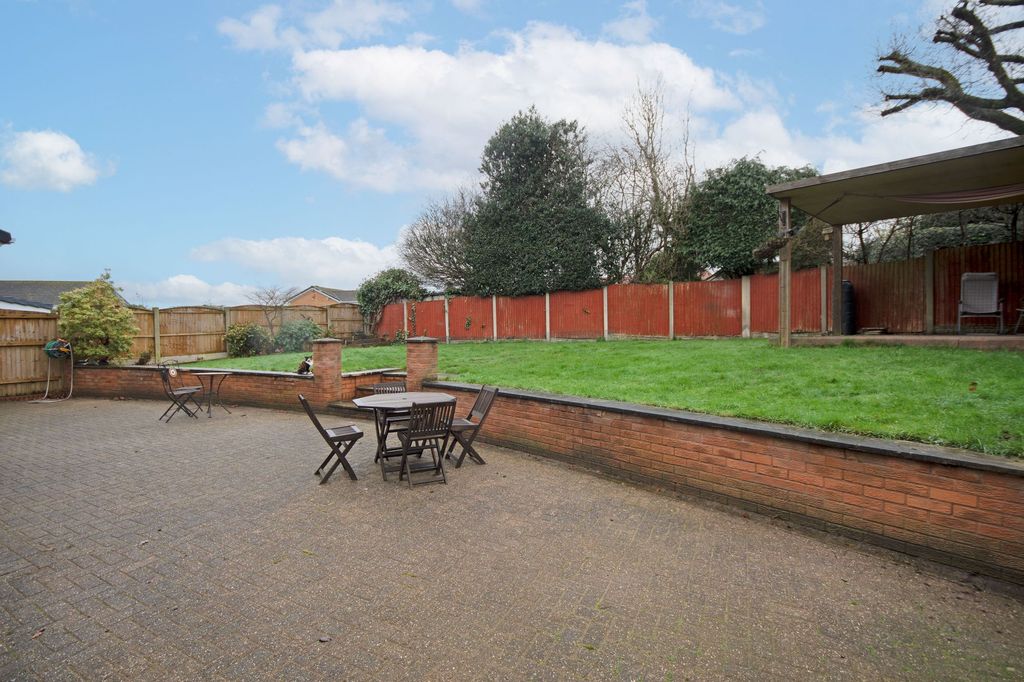 Property photo 2 of 27