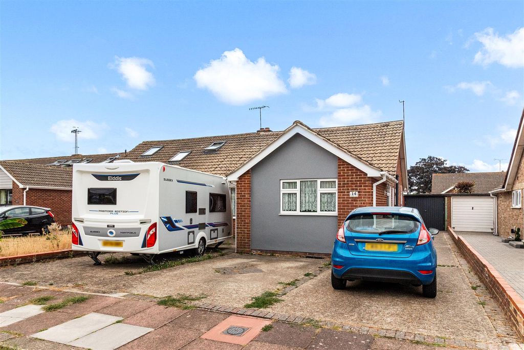 Property photo 1 of 21 Twyford Front-001.Jpg