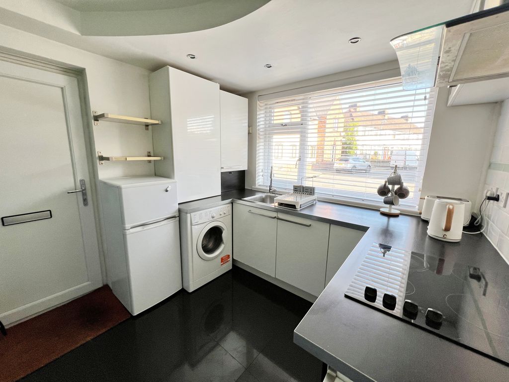 Property photo 2 of 10 Kitchen