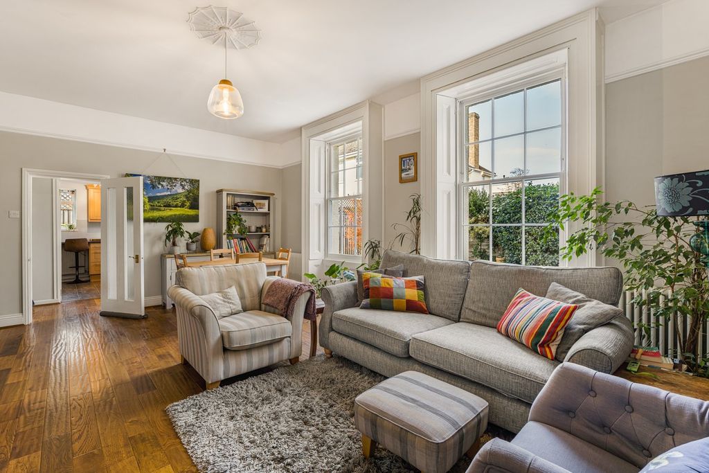 Property photo 2 of 21