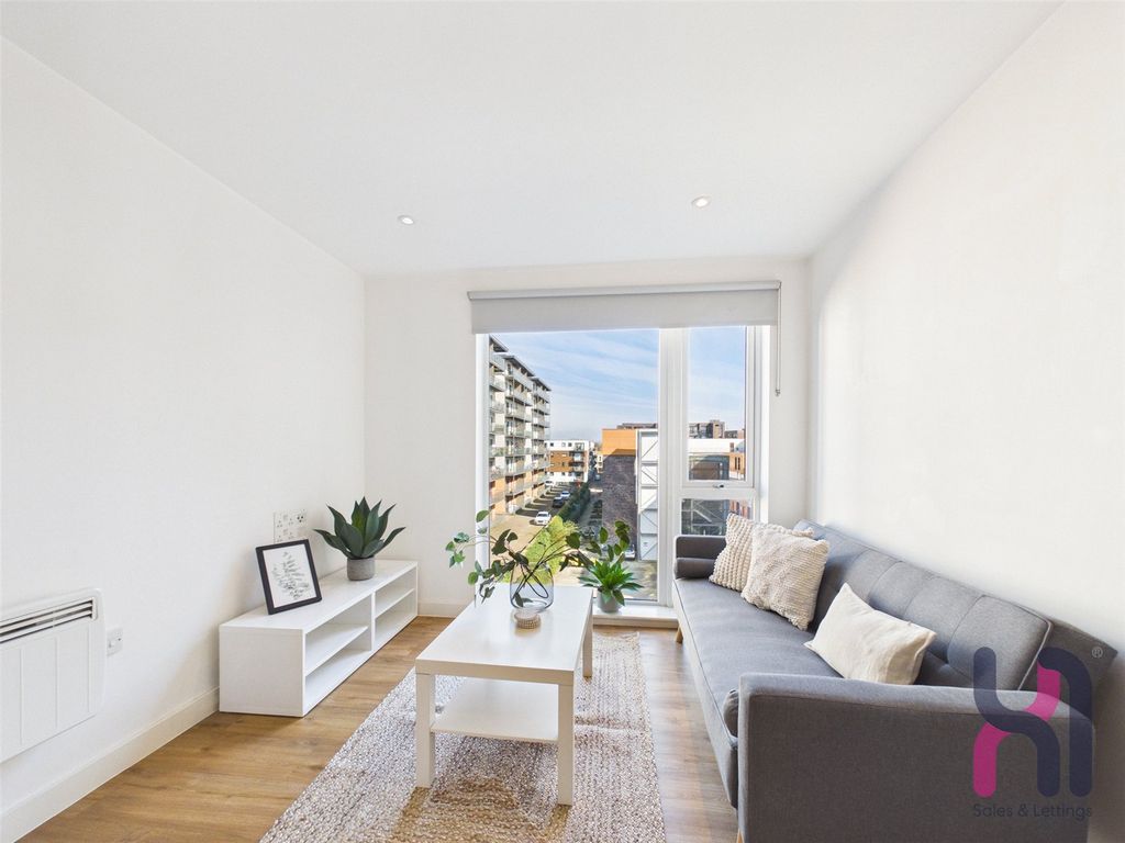 Property photo 2 of 12 Picture No. 32