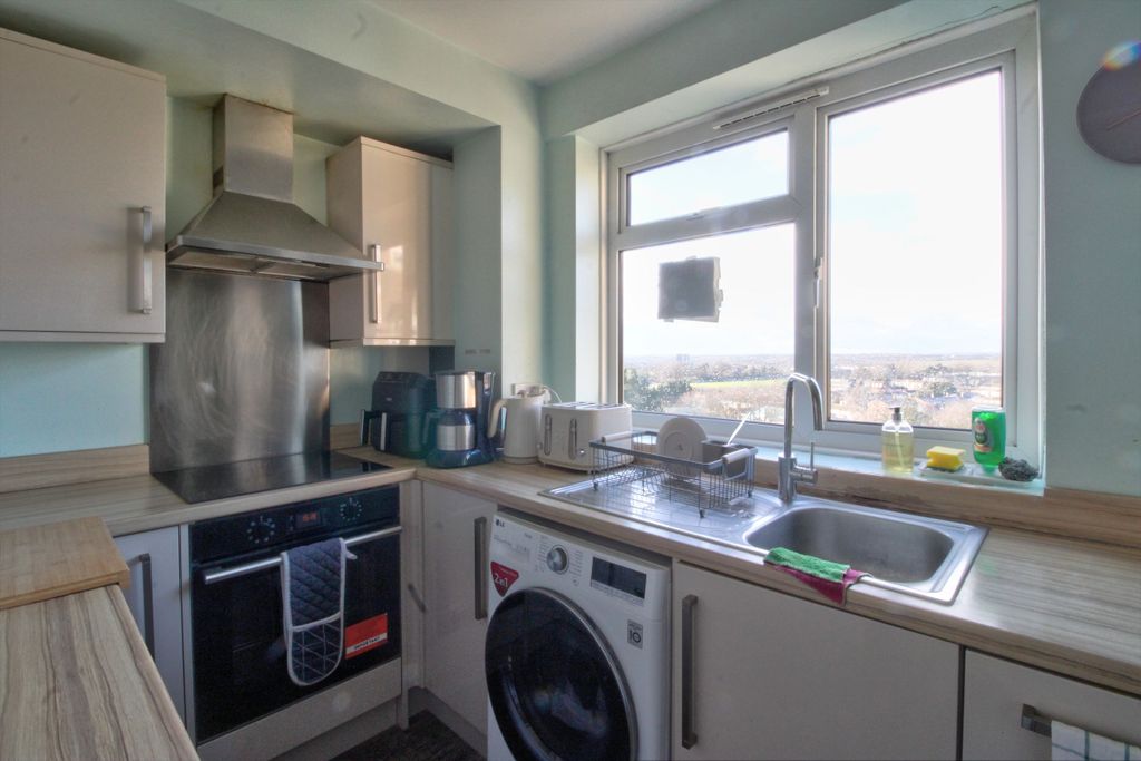 Property photo 3 of 14